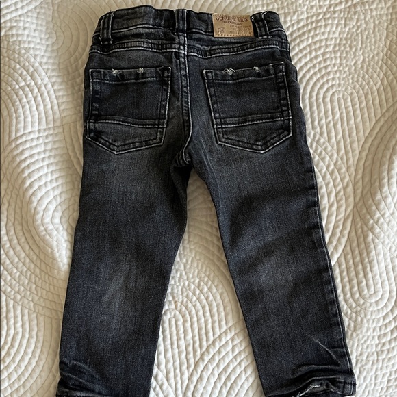 OshKosh B'gosh Toddler Boys Black Distressed Jeans - Picture 5 of 5